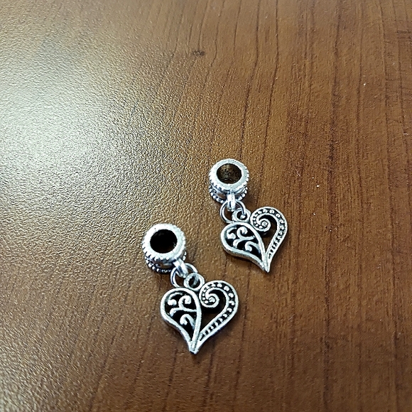 Seahorse and Hearts Necklace - Picture 9 of 11